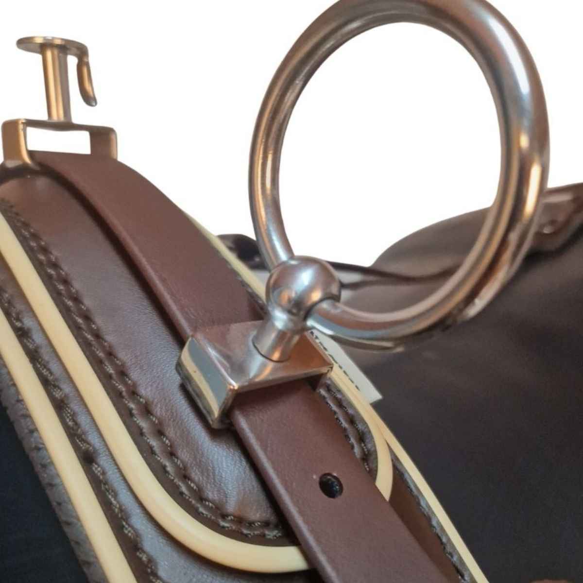 Arden Pferdegeschirr Biothane Marathon Zweispänner Brustblatt anatomisch braun mit Strangträger und farbigem Keder